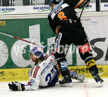 EBEL. Eishockey Bundesliga. EC Pasut VSV gegen EHC LIWEST Linz.  KROMP Wolfgang (VSV), MAYR Michael (Linz). Villach, am 15.11.2009.
Foto: Kuess 


---
pressefotos, pressefotografie, kuess, qs, qspictures, sport, bild, bilder, bilddatenbank