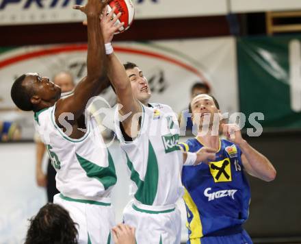 Basketball Bundesliga. Woerthersee Piraten gegen UBSC Graz.
Phil McCandies, Admir Aljic (Piraten), FORRESTAL Jason (Graz). Klagenfurt, 15.11.2009
Foto: Kuess

---
pressefotos, pressefotografie, kuess, qs, qspictures, sport, bild, bilder, bilddatenbank