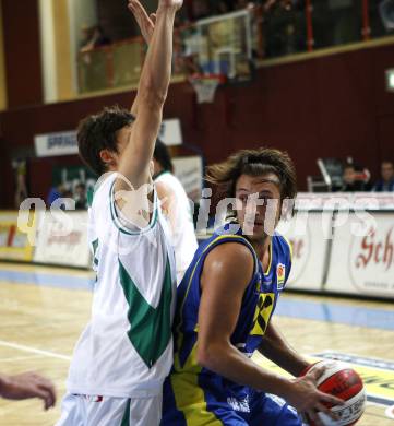 Basketball Bundesliga. Woerthersee Piraten gegen UBSC Graz.
Sebastian Schaal,  (Piraten), Alex Lanegger (Graz). Klagenfurt, 15.11.2009
Foto: Kuess

---
pressefotos, pressefotografie, kuess, qs, qspictures, sport, bild, bilder, bilddatenbank