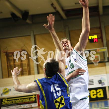 Basketball Bundesliga. Woerthersee Piraten gegen UBSC Graz.
Rasid Mahalbasic (Piraten), Jason Forrestal (Graz). Klagenfurt, 15.11.2009
Foto: Kuess

---
pressefotos, pressefotografie, kuess, qs, qspictures, sport, bild, bilder, bilddatenbank