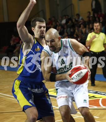 Basketball Bundesliga. Woerthersee Piraten gegen UBSC Graz.
Joachim Buggelsheim (Piraten), Christian Kollik (Graz). Klagenfurt, 15.11.2009
Foto: Kuess

---
pressefotos, pressefotografie, kuess, qs, qspictures, sport, bild, bilder, bilddatenbank