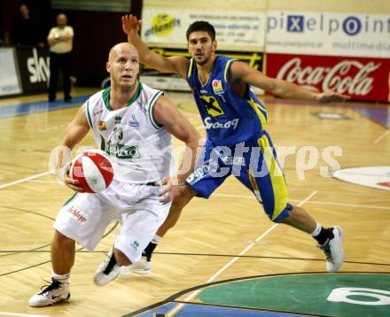 Basketball Bundesliga. Woerthersee Piraten gegen UBSC Graz.
Davor Sattler (Piraten), Zeleznik (Graz). Klagenfurt, 15.11.2009
Foto: Kuess

---
pressefotos, pressefotografie, kuess, qs, qspictures, sport, bild, bilder, bilddatenbank