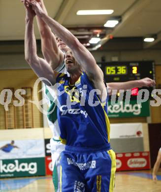 Basketball Bundesliga. Woerthersee Piraten gegen UBSC Graz.
Rasid Mahalbasic (Piraten), FORRESTAL Jason (Graz). Klagenfurt, 15.11.2009
Foto: Kuess

---
pressefotos, pressefotografie, kuess, qs, qspictures, sport, bild, bilder, bilddatenbank