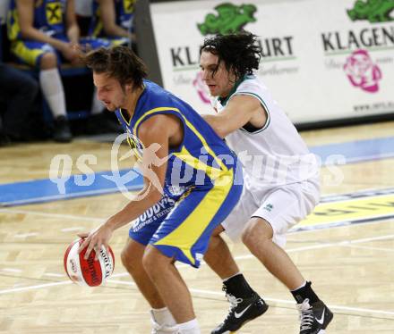 Basketball Bundesliga. Woerthersee Piraten gegen UBSC Graz.
Andreas Kuttnig (Piraten), Alex Lanegger (Graz). Klagenfurt, 15.11.2009
Foto: Kuess

---
pressefotos, pressefotografie, kuess, qs, qspictures, sport, bild, bilder, bilddatenbank