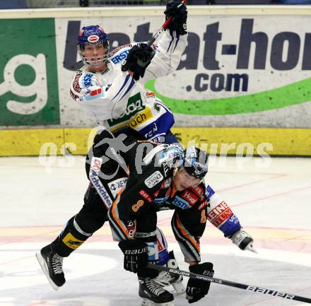 EBEL. Eishockey Bundesliga. EC Pasut VSV gegen EHC LIWEST Linz.  RAFFL Michael (VSV), MAYR Michael (Linz). Villach, am 15.11.2009.
Foto: Kuess 


---
pressefotos, pressefotografie, kuess, qs, qspictures, sport, bild, bilder, bilddatenbank