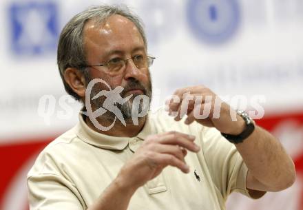 Basketball Bundesliga. Woerthersee Piraten gegen UBSC Graz.
Trainer Miodrag Radomirovic (Graz). Klagenfurt, 15.11.2009
Foto: Kuess

---
pressefotos, pressefotografie, kuess, qs, qspictures, sport, bild, bilder, bilddatenbank