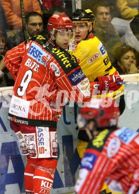 EBEL. Eishockey Bundesliga. KAC gegen EV Vienna Capitals. Shawn Bates (KAC), Benoit Gratton (Vienna). Klagenfurt, am 13.11.2009.
Foto: Nadja Kuess 

---
pressefotos, pressefotografie, kuess, qs, qspictures, sport, bild, bilder, bilddatenbank