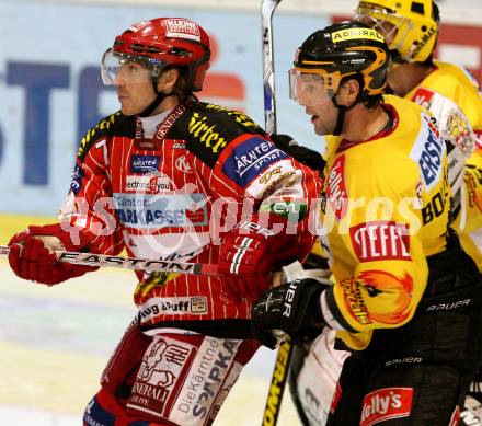 EBEL. Eishockey Bundesliga. KAC gegen EV Vienna Capitals. Dieter Kalt (KAC), Dan Bjornlie (Vienna). Klagenfurt, am 13.11.2009.
Foto: Nadja Kuess 

---
pressefotos, pressefotografie, kuess, qs, qspictures, sport, bild, bilder, bilddatenbank