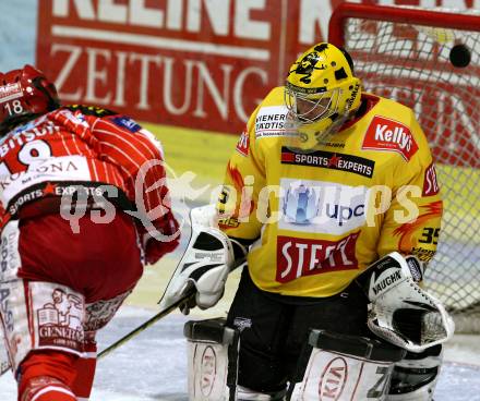EBEL. Eishockey Bundesliga. KAC gegen EV Vienna Capitals. Silvio Jakobitsch (KAC), Frederic Cassivi (Vienna). Klagenfurt, am 13.11.2009.
Foto: Nadja Kuess 

---
pressefotos, pressefotografie, kuess, qs, qspictures, sport, bild, bilder, bilddatenbank