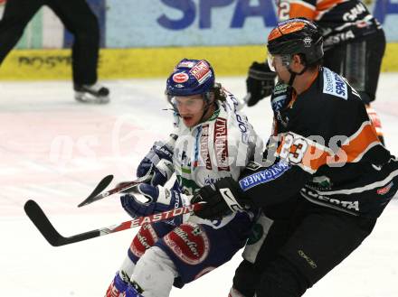 EBEL. Eishockey Bundesliga. EC Pasut VSV gegen Graz 99ers. Christian Ban  (VSV), Jean Philippe Pare (Graz). Villach, am 17.11.2009.
Foto: Kuess 


---
pressefotos, pressefotografie, kuess, qs, qspictures, sport, bild, bilder, bilddatenbank