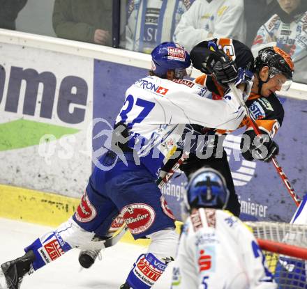 EBEL. Eishockey Bundesliga. EC Pasut VSV gegen Graz 99ers. Andreas Kristler (VSV), Matthias Schwab (Graz). Villach, am 17.11.2009.
Foto: Kuess 


---
pressefotos, pressefotografie, kuess, qs, qspictures, sport, bild, bilder, bilddatenbank