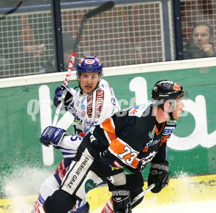 EBEL. Eishockey Bundesliga. EC Pasut VSV gegen Graz 99ers. Philipp Pinter (VSV), Nick Kuiper (Graz). Villach, am 17.11.2009.
Foto: Kuess 


---
pressefotos, pressefotografie, kuess, qs, qspictures, sport, bild, bilder, bilddatenbank