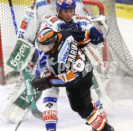 EBEL. Eishockey Bundesliga. EC Pasut VSV gegen Graz 99ers. Mike Stewart (VSV), Christoph Harand (Graz). Villach, am 17.11.2009.
Foto: Kuess 


---
pressefotos, pressefotografie, kuess, qs, qspictures, sport, bild, bilder, bilddatenbank