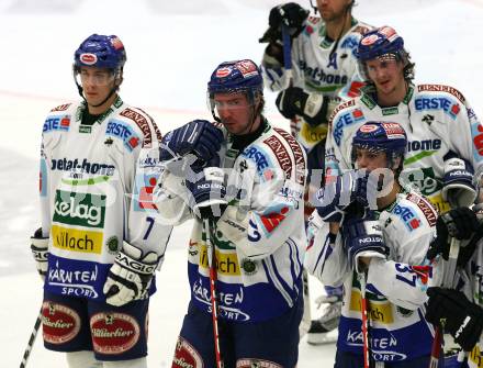 EBEL. Eishockey Bundesliga. EC Pasut VSV gegen Graz 99ers. Kevin Essmann, Thomas Pfeffer, Andreas Kristler, Christian Ban (VSV) enttaeuscht. Villach, am 17.11.2009.
Foto: Kuess 


---
pressefotos, pressefotografie, kuess, qs, qspictures, sport, bild, bilder, bilddatenbank