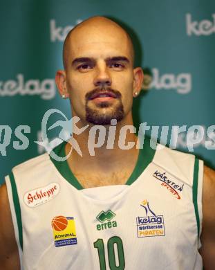 Basketball. Woerthersee Piraten. Joachim Buggelsheim. Klagenfurt, 15.11.2009.
Foto: Kuess
---
pressefotos, pressefotografie, kuess, qs, qspictures, sport, bild, bilder, bilddatenbank