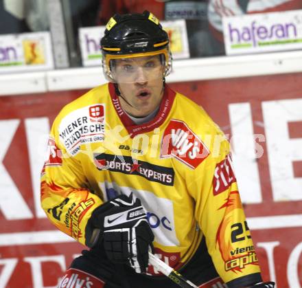 EBEL. Eishockey Bundesliga. KAC gegen EV Vienna Capitals. Benoit Gratton (Vienna). Klagenfurt, am 13.11.2009.
Foto: Kuess 

---
pressefotos, pressefotografie, kuess, qs, qspictures, sport, bild, bilder, bilddatenbank