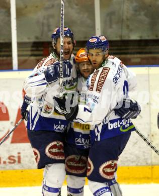 EBEL. Eishockey Bundesliga. HK Acroni Jesenice gegen EC Pasut VSV. Jubel KASPITZ Roland, MCLEOD Kiel, MARTIN Michael (VSV). Jesenice, am 19.11.2009.
Foto: Kuess 


---
pressefotos, pressefotografie, kuess, qs, qspictures, sport, bild, bilder, bilddatenbank