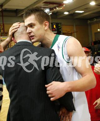 Basketball Bundesliga. Woerthersee Piraten gegen UBSC Graz.
Trainer Nenad Videka, Rasid Mahalbasic (Piraten). Klagenfurt, 15.11.2009
Foto: Kuess

---
pressefotos, pressefotografie, kuess, qs, qspictures, sport, bild, bilder, bilddatenbank