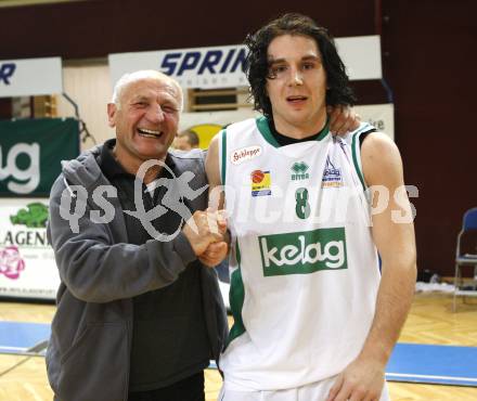 Basketball Bundesliga. Woerthersee Piraten gegen UBSC Graz.
Joe Tiger Pachler, Andreas Kuttnig (Piraten). Klagenfurt, 15.11.2009
Foto: Kuess

---
pressefotos, pressefotografie, kuess, qs, qspictures, sport, bild, bilder, bilddatenbank