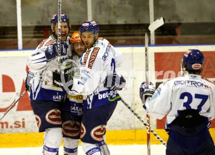 EBEL. Eishockey Bundesliga. HK Acroni Jesenice gegen EC Pasut VSV. Jubel KASPITZ Roland, MCLEOD Kiel, MARTIN Michael, KRISTLER Andreas (VSV). Jesenice, am 19.11.2009.
Foto: Kuess 


---
pressefotos, pressefotografie, kuess, qs, qspictures, sport, bild, bilder, bilddatenbank