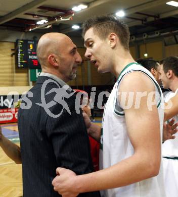 Basketball Bundesliga. Woerthersee Piraten gegen UBSC Graz.
Trainer Nenad Videka, Rasid Mahalbasic (Piraten). Klagenfurt, 15.11.2009
Foto: Kuess

---
pressefotos, pressefotografie, kuess, qs, qspictures, sport, bild, bilder, bilddatenbank