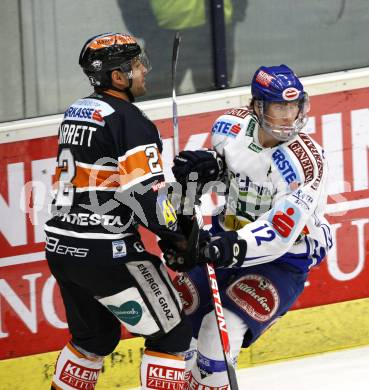 EBEL. Eishockey Bundesliga. EC Pasut VSV gegen Graz 99ers. Michael Raffl (VSV), Rodney Jarrett (Graz). Villach, am 17.11.2009.
Foto: Kuess 


---
pressefotos, pressefotografie, kuess, qs, qspictures, sport, bild, bilder, bilddatenbank