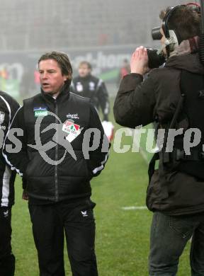 Fussball. Tipp3-Bundesliga. SK Austria Kelag Kaernten gegen SV Mattersburg. Trainer Frenkie Schinkels(Austria Kaernten). Klagenfurt, 21.11.2009. 
Foto: Kuess

---
pressefotos, pressefotografie, kuess, qs, qspictures, sport, bild, bilder, bilddatenbank