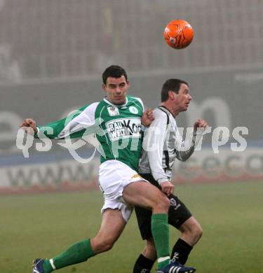 Fussball. Tipp3-Bundesliga. SK Austria Kelag Kaernten gegen SV Mattersburg. Martin Hiden, (Austria Kaernten), Ilco Naumoski (Mattersburg ). Klagenfurt, 21.11.2009. 
Foto: Kuess

---
pressefotos, pressefotografie, kuess, qs, qspictures, sport, bild, bilder, bilddatenbank