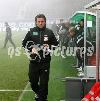 Fussball. Tipp3-Bundesliga. SK Austria Kelag Kaernten gegen SV Mattersburg. Trainer Frenkie Schinkels. Klagenfurt, 21.11.2009. 
Foto: Kuess

---
pressefotos, pressefotografie, kuess, qs, qspictures, sport, bild, bilder, bilddatenbank