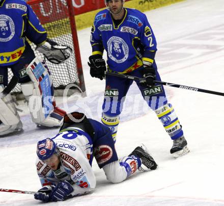 EBEL. Eishockey Bundesliga. EC Pasut VSV gegen KHL Medvescak Zagreb. Philipp Pinter, (VSV), Richard Seeley  (Zagreb). Villach, am 22.11.2009.
Foto: Kuess 


---
pressefotos, pressefotografie, kuess, qs, qspictures, sport, bild, bilder, bilddatenbank