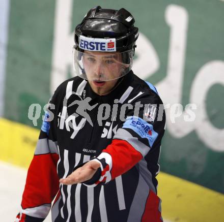 EBEL. Eishockey Bundesliga. EC Pasut VSV gegen KHL Medvescak Zagreb. Schiedsrichter Wolfgang Fussi. Villach, am 22.11.2009.
Foto: Kuess 


---
pressefotos, pressefotografie, kuess, qs, qspictures, sport, bild, bilder, bilddatenbank