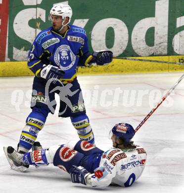 EBEL. Eishockey Bundesliga. EC Pasut VSV gegen KHL Medvescak Zagreb. Christian Ban, (VSV), Conrad Martin (Zagreb). Villach, am 22.11.2009.
Foto: Kuess 


---
pressefotos, pressefotografie, kuess, qs, qspictures, sport, bild, bilder, bilddatenbank