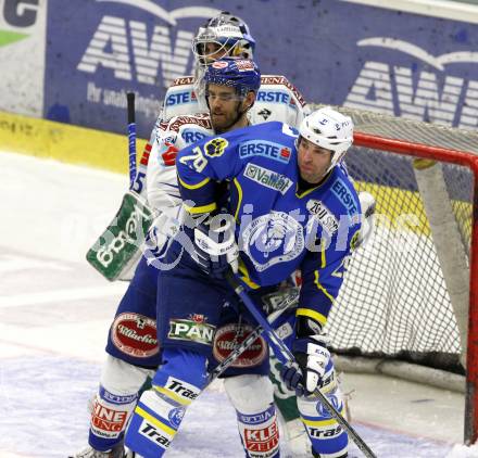 EBEL. Eishockey Bundesliga. EC Pasut VSV gegen KHL Medvescak Zagreb. Gert Prohaska, Mike Michael Martin, (VSV), Joel Prpic (Zagreb). Villach, am 22.11.2009.
Foto: Kuess 


---
pressefotos, pressefotografie, kuess, qs, qspictures, sport, bild, bilder, bilddatenbank
