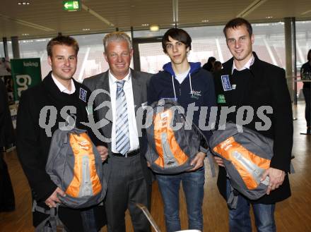 Kaernten Sport. Package Uebergabe. Christoph Knauder (Naturbahnrodeln), Reinhard Tellian, Goenitzer Markus (Badminton), Thomas Knauder (Naturbahnrodeln).  Klagenfurt, 24.11.2009.
Foto: Kuess
---
pressefotos, pressefotografie, kuess, qs, qspictures, sport, bild, bilder, bilddatenbank