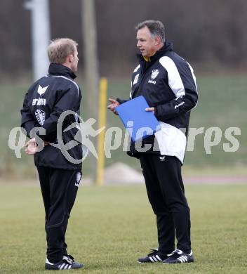 Fussball. Tipp3-Bundesliga. SK Austria Kelag Kaernten  Training. Trainer Joze Prelogar, Co-Trainer Roman Stary. Moosburg, 26.11.2009. 
Foto: Kuess

---
pressefotos, pressefotografie, kuess, qs, qspictures, sport, bild, bilder, bilddatenbank