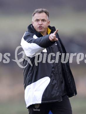 Fussball. Tipp3-Bundesliga. SK Austria Kelag Kaernten  Training. Trainer Joze Prelogar. Moosburg, 26.11.2009. 
Foto: Kuess

---
pressefotos, pressefotografie, kuess, qs, qspictures, sport, bild, bilder, bilddatenbank