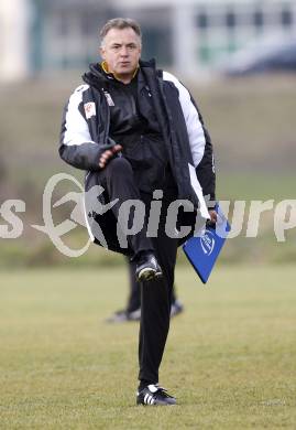 Fussball. Tipp3-Bundesliga. SK Austria Kelag Kaernten  Training. Trainer Joze Prelogar. Moosburg, 26.11.2009. 
Foto: Kuess

---
pressefotos, pressefotografie, kuess, qs, qspictures, sport, bild, bilder, bilddatenbank