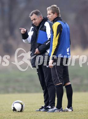 Fussball. Tipp3-Bundesliga. SK Austria Kelag Kaernten  Training. Trainer Joze Prelogar, Thomas Hinum. Moosburg, 26.11.2009. 
Foto: Kuess

---
pressefotos, pressefotografie, kuess, qs, qspictures, sport, bild, bilder, bilddatenbank