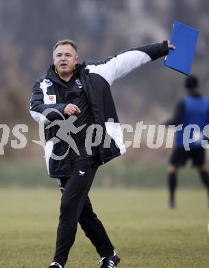 Fussball. Tipp3-Bundesliga. SK Austria Kelag Kaernten  Training. Trainer Joze Prelogar. Moosburg, 26.11.2009. 
Foto: Kuess

---
pressefotos, pressefotografie, kuess, qs, qspictures, sport, bild, bilder, bilddatenbank