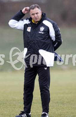 Fussball. Tipp3-Bundesliga. SK Austria Kelag Kaernten  Training. Trainer Joze Prelogar. Moosburg, 26.11.2009. 
Foto: Kuess

---
pressefotos, pressefotografie, kuess, qs, qspictures, sport, bild, bilder, bilddatenbank