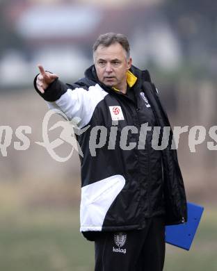 Fussball. Tipp3-Bundesliga. SK Austria Kelag Kaernten  Training. Trainer Joze Prelogar. Moosburg, 26.11.2009. 
Foto: Kuess

---
pressefotos, pressefotografie, kuess, qs, qspictures, sport, bild, bilder, bilddatenbank