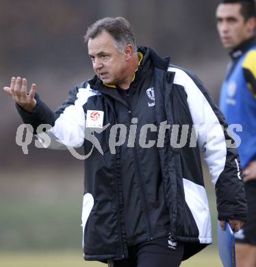 Fussball. Tipp3-Bundesliga. SK Austria Kelag Kaernten  Training. Trainer Joze Prelogar. Moosburg, 26.11.2009. 
Foto: Kuess

---
pressefotos, pressefotografie, kuess, qs, qspictures, sport, bild, bilder, bilddatenbank