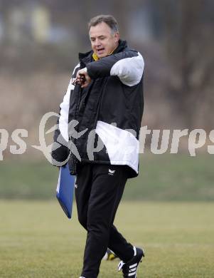 Fussball. Tipp3-Bundesliga. SK Austria Kelag Kaernten  Training. Trainer Joze Prelogar. Moosburg, 26.11.2009. 
Foto: Kuess

---
pressefotos, pressefotografie, kuess, qs, qspictures, sport, bild, bilder, bilddatenbank