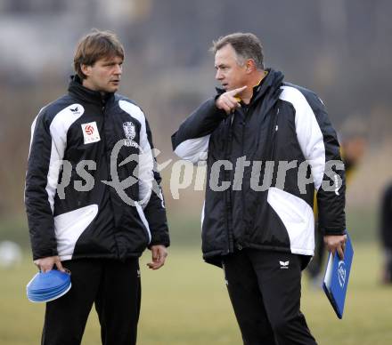 Fussball. Tipp3-Bundesliga. SK Austria Kelag Kaernten  Training. Trainer Joze Prelogar, Co-Trainer Hannes Reinmayr. Moosburg, 26.11.2009. 
Foto: Kuess

---
pressefotos, pressefotografie, kuess, qs, qspictures, sport, bild, bilder, bilddatenbank