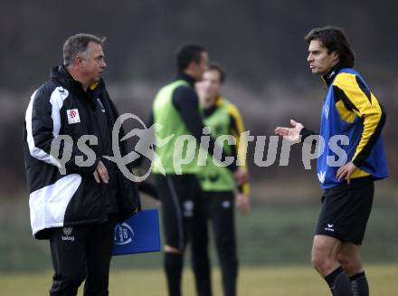 Fussball. Tipp3-Bundesliga. SK Austria Kelag Kaernten  Training. Trainer Joze Prelogar, Jocelyn Blanchard. Moosburg, 26.11.2009. 
Foto: Kuess

---
pressefotos, pressefotografie, kuess, qs, qspictures, sport, bild, bilder, bilddatenbank