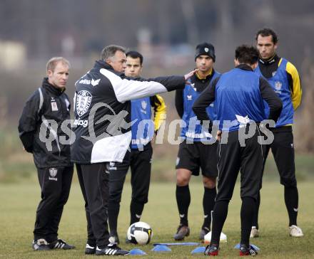 Fussball. Tipp3-Bundesliga. SK Austria Kelag Kaernten  Training. Trainer Joze Prelogar. Moosburg, 26.11.2009. 
Foto: Kuess

---
pressefotos, pressefotografie, kuess, qs, qspictures, sport, bild, bilder, bilddatenbank