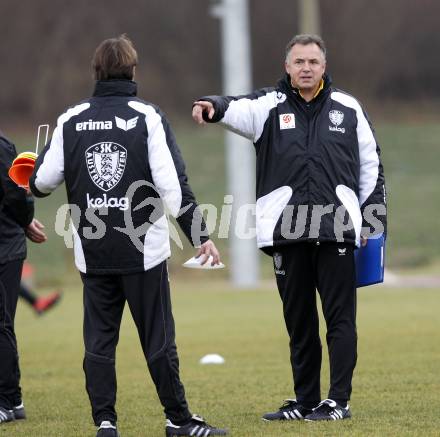 Fussball. Tipp3-Bundesliga. SK Austria Kelag Kaernten  Training. Trainer Joze Prelogar, Co-Trainer Hannes Reinmayr. Moosburg, 26.11.2009. 
Foto: Kuess

---
pressefotos, pressefotografie, kuess, qs, qspictures, sport, bild, bilder, bilddatenbank