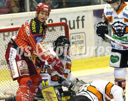 EBEL. Eishockey Bundesliga. KAC Graz 99ers.  Mike Craig, (KAC),  Fabian Weinhandl (Graz). Klagenfurt, am 26.11.2009.
Foto: Kuess 

---
pressefotos, pressefotografie, kuess, qs, qspictures, sport, bild, bilder, bilddatenbank