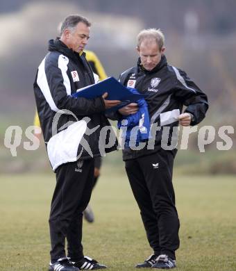 Fussball. Tipp3-Bundesliga. SK Austria Kelag Kaernten  Training. Trainer Joze Prelogar, Co-Trainer Roman Stary. Moosburg, 26.11.2009. 
Foto: Kuess

---
pressefotos, pressefotografie, kuess, qs, qspictures, sport, bild, bilder, bilddatenbank