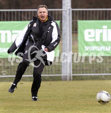 Fussball. Tipp3-Bundesliga. SK Austria Kelag Kaernten  Training. Trainer Joze Prelogar. Moosburg, 26.11.2009. 
Foto: Kuess

---
pressefotos, pressefotografie, kuess, qs, qspictures, sport, bild, bilder, bilddatenbank